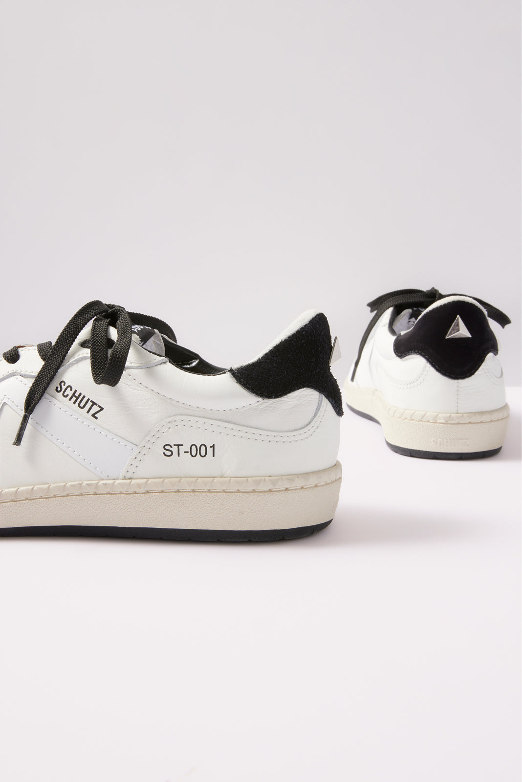 ST-001 Sneaker